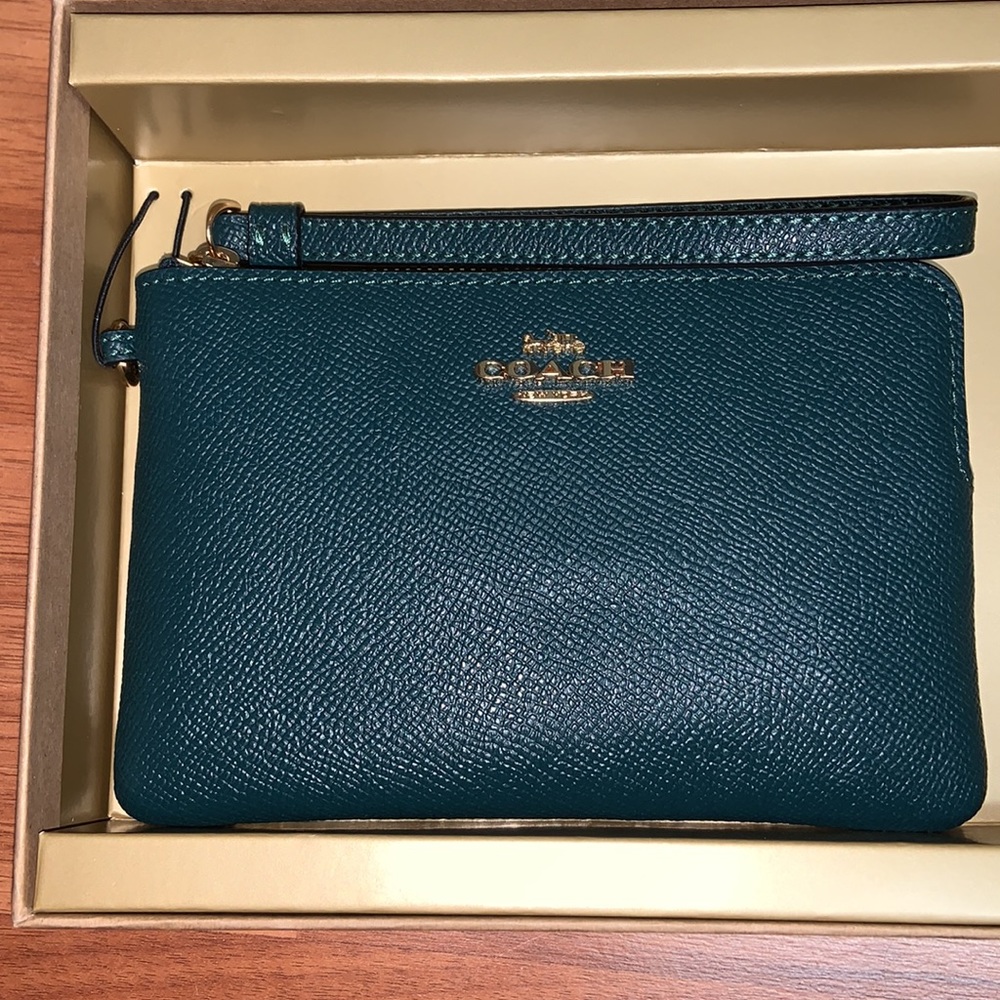 Brand New in Box Coach Boxed Corner Zip Wristlet - Picture 3 of 6